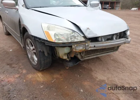 2006 Honda Accord 2.4 Lx z USA, uszkodzony, nr VIN 3HGCM56406G710059